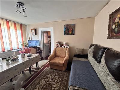 Royal Imobiliare - Vanzare Apartament zona Malu Rosu