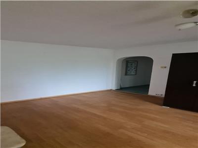 Royal Imobiliare   Vanzare Apartament zona Vest