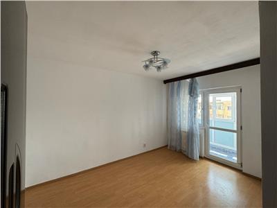 Royal Imobiliare   Vanzare Apartament zona Malu Rosu