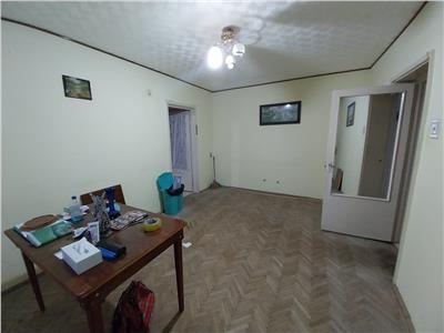 Royal Imobiliare    Vanzare Apartament zona Nord