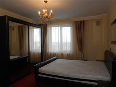 Royal Imobiliare   Vanzare Apartament 3 camere, zona Ultracentrala