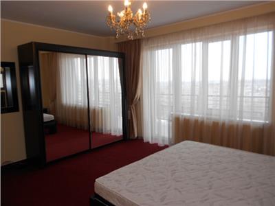 Royal Imobiliare   Vanzare Apartament 3 camere, zona Ultracentrala