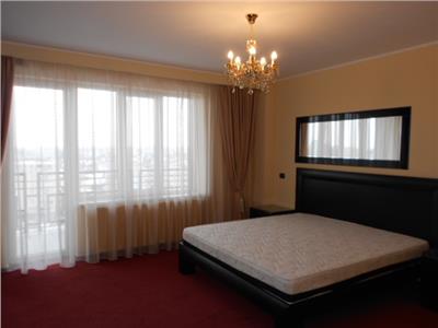 Royal Imobiliare   Vanzare Apartament 3 camere, zona Ultracentrala