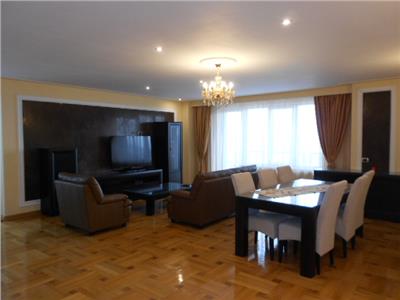 Royal Imobiliare   Vanzare Apartament 3 camere, zona Ultracentrala