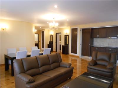 Royal Imobiliare - Vanzare Apartament 3 camere, zona Ultracentrala