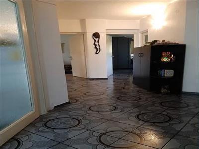 Royal Imobiliare   Vanzare apartament 3 camere, zona Mihai Bravu