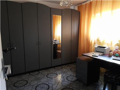 Royal Imobiliare   Vanzare apartament 3 camere, zona Mihai Bravu