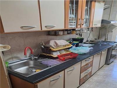 Royal Imobiliare   Vanzare apartament 3 camere, zona Sud