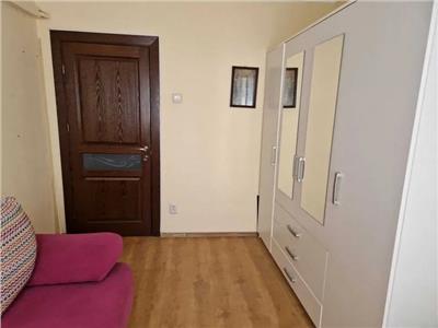 Royal Imobiliare   Vanzare Apartament zona Vest